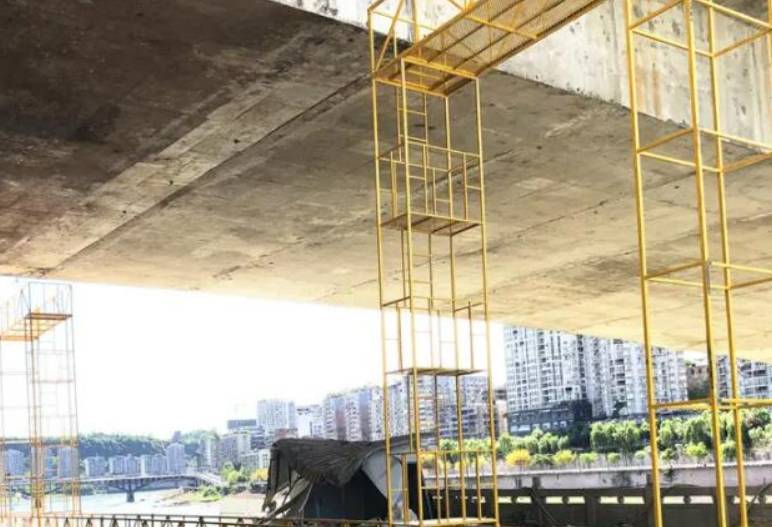 �������@����